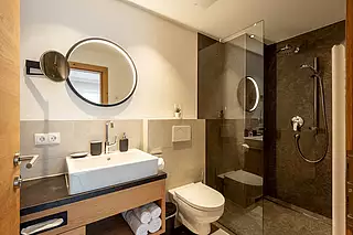 ALMA Appartement Sommer Badezimmer 1